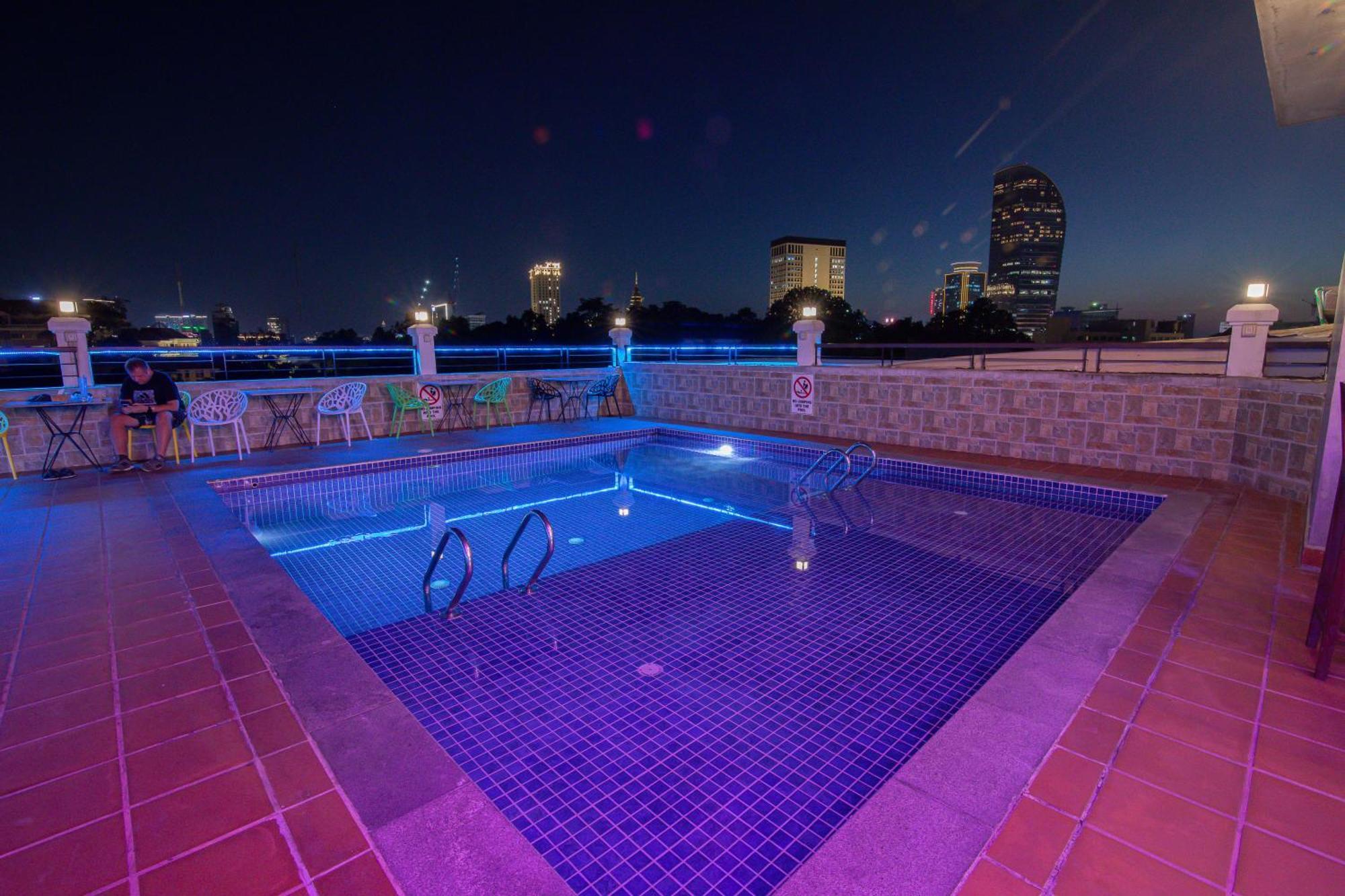 Pooltop Phnom Penh Exterior photo